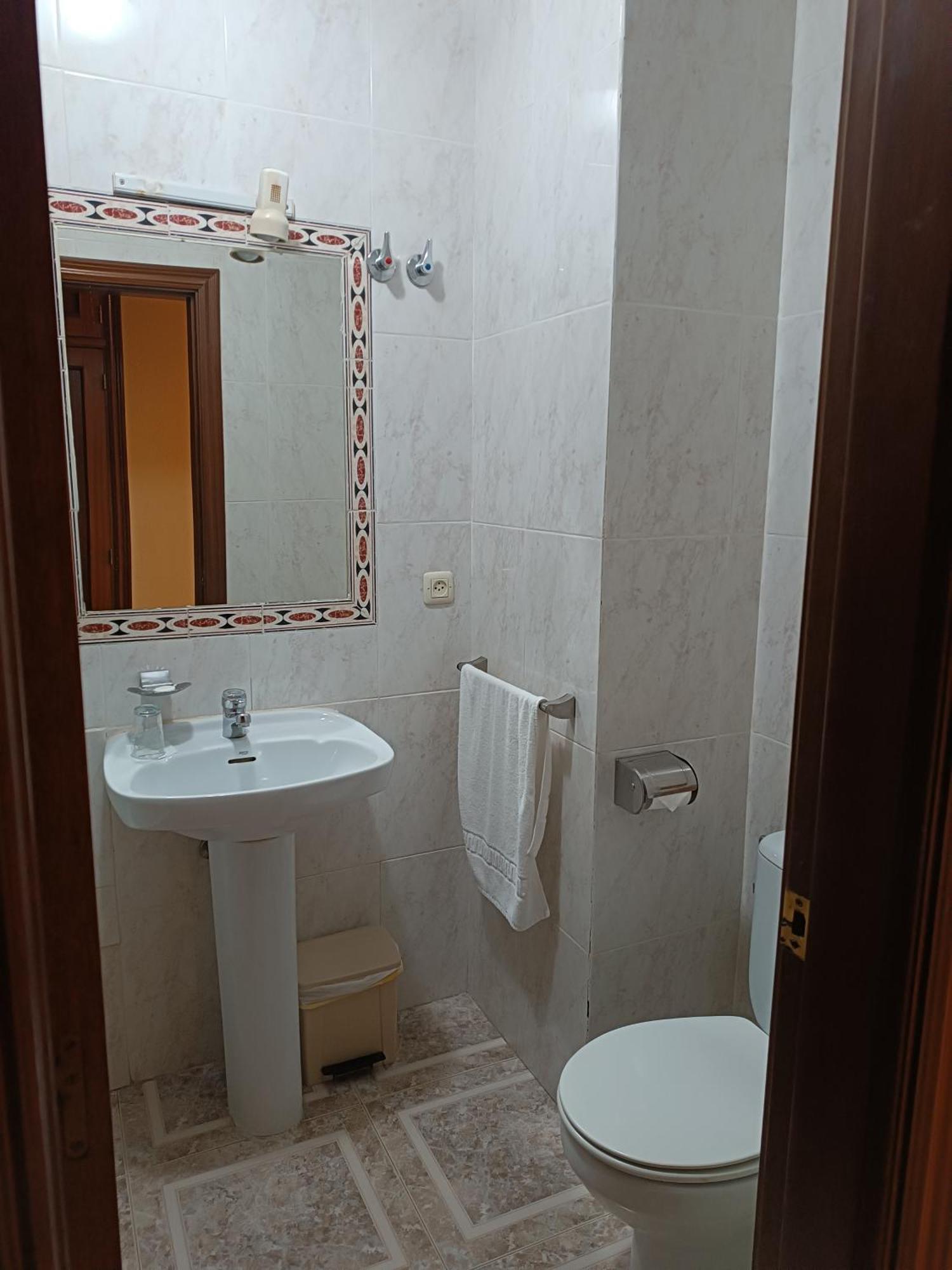 Hostal Avila 오카나 외부 사진